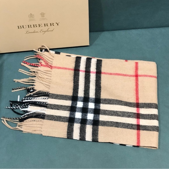 Burberry Classic Beige Check Scarf - Picture 4 of 4